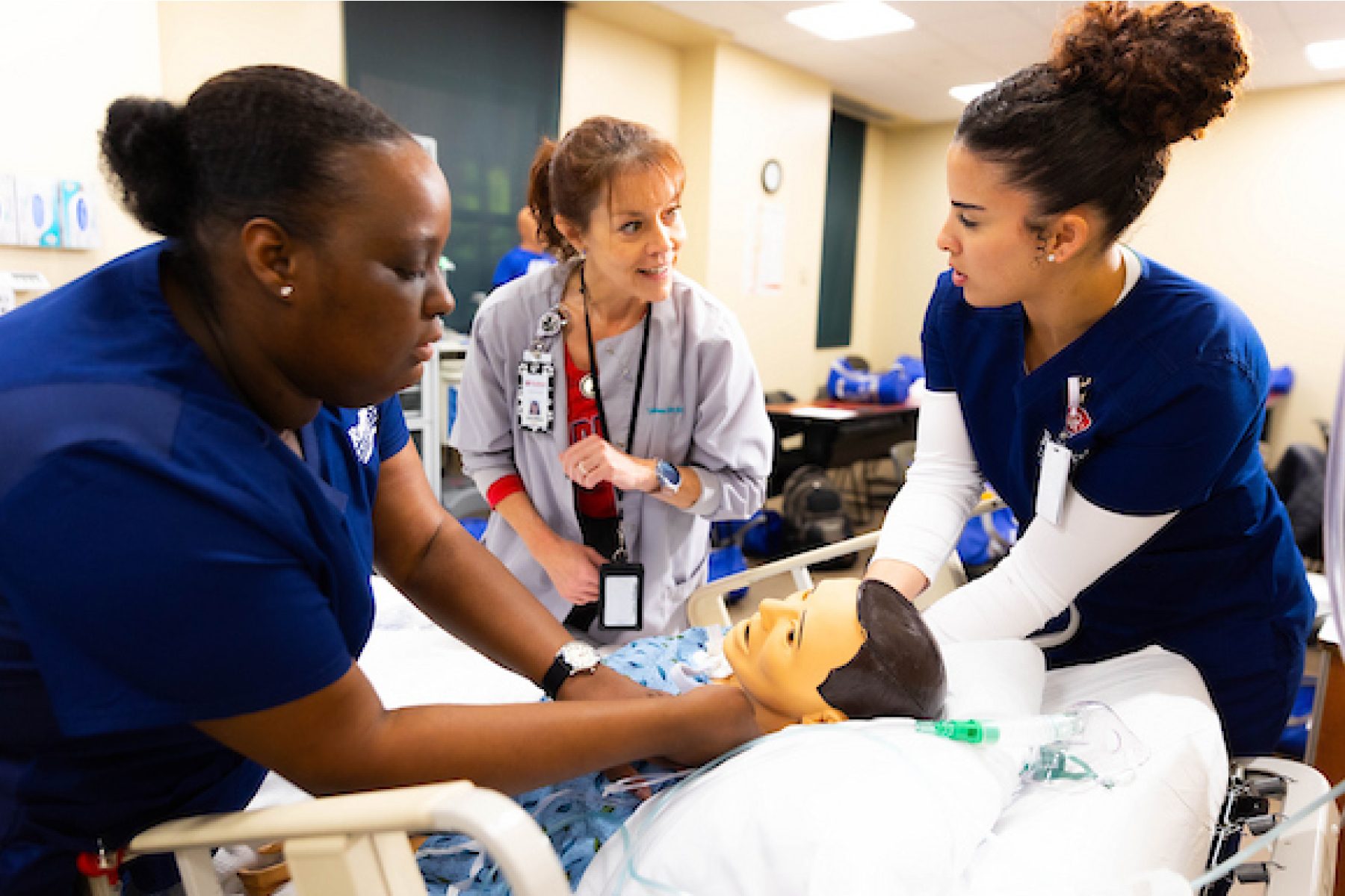 student nurses work with simulated patient
