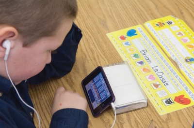 student using an iPod touch for a reading lesson