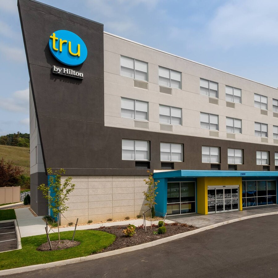Image to Tru by Hilton hotel in Christiansburg VA