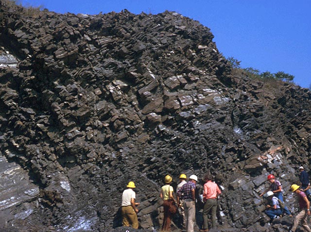 Dipping sedimentary rocks in the Mesozoic Basin