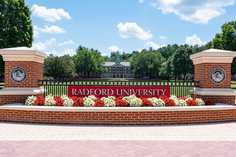 Radford University entrance at Moffett Lawn.
