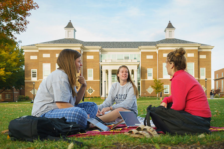 Students on lawn outside Hemphill Hall