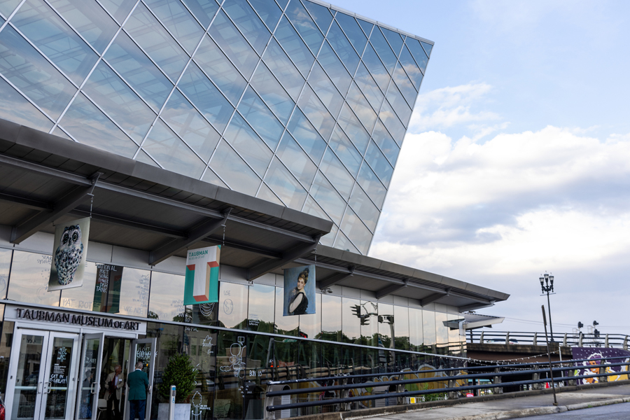 Taubman Museum of Art exterior image