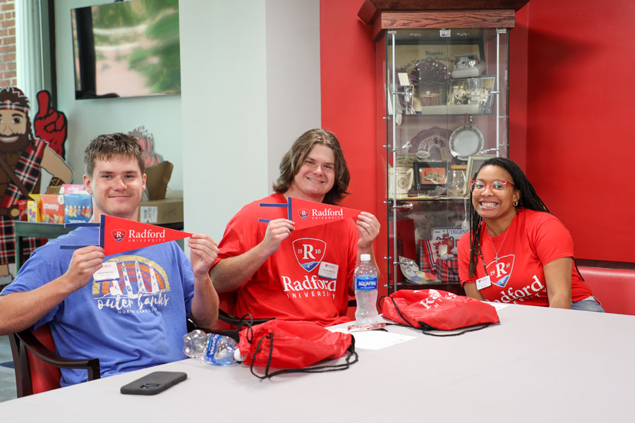 new students at early admission day